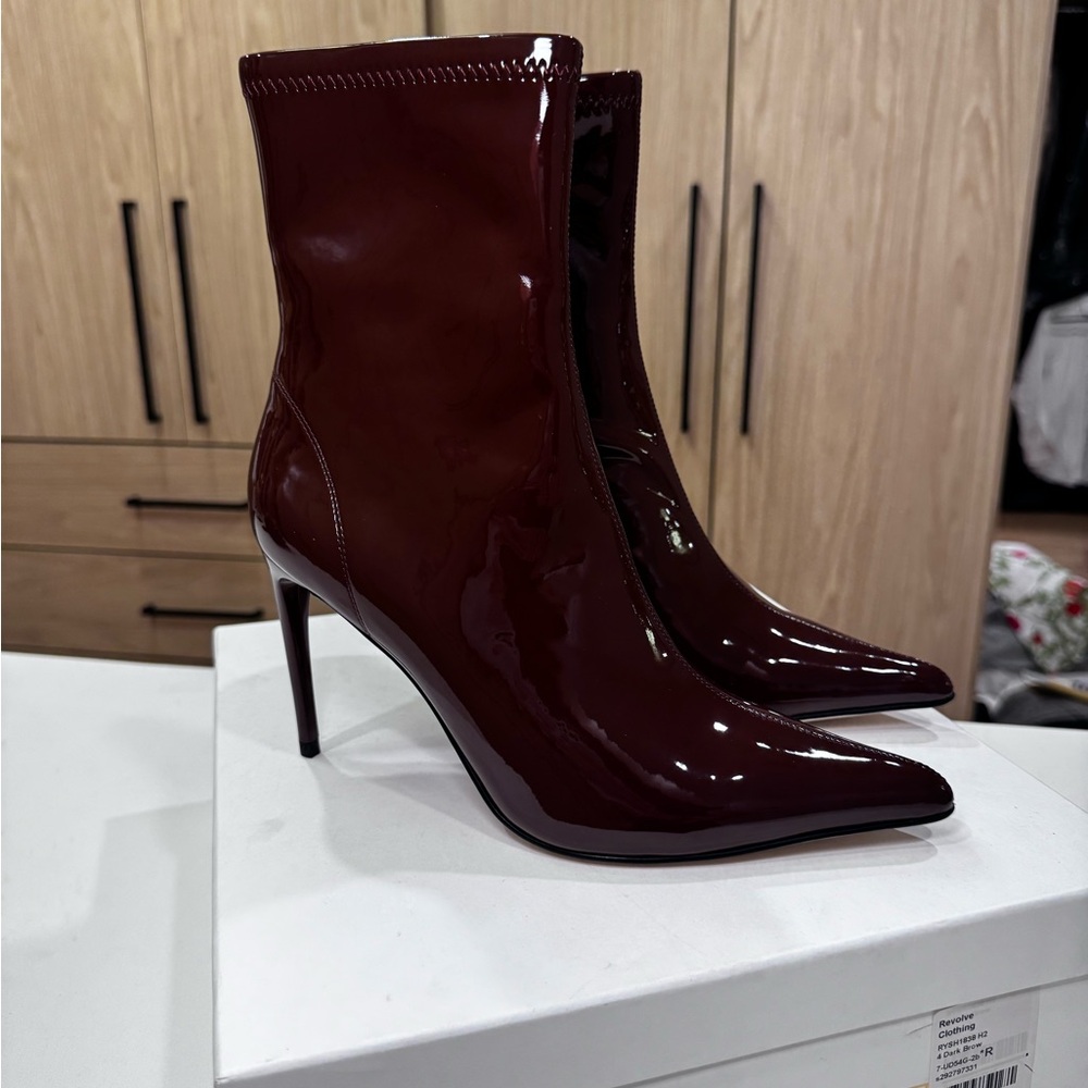 NWT- RAYE Aviv boots- chocolate Brown- size 8